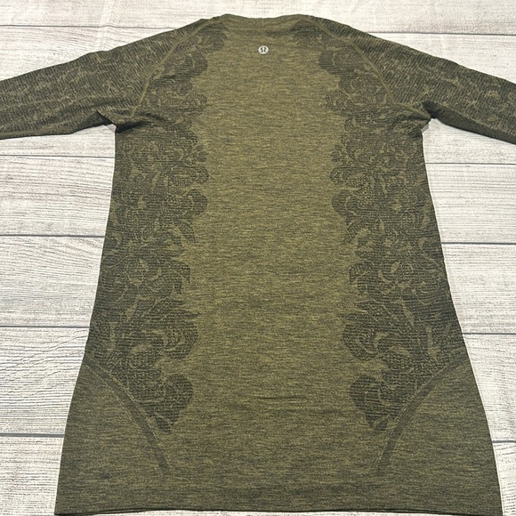 🍋Women’s Lululemon Swiftly Tech Long Sleeve Crew size 6🍋black/brave olive - Picture 9 of 16
